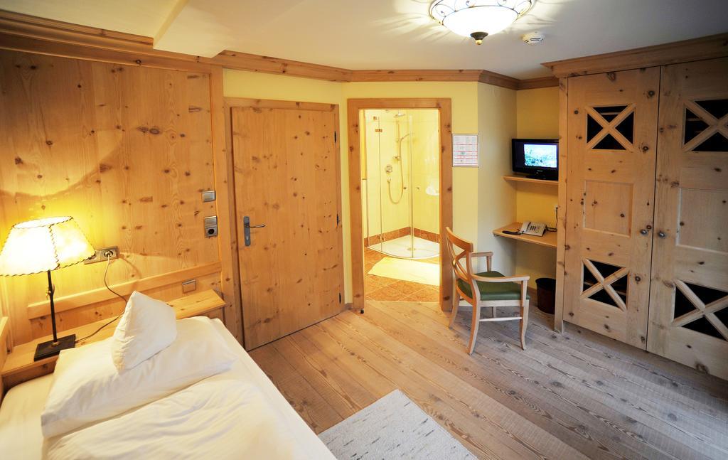 Thermal-Badhotel Kirchler Тукс Номер фото