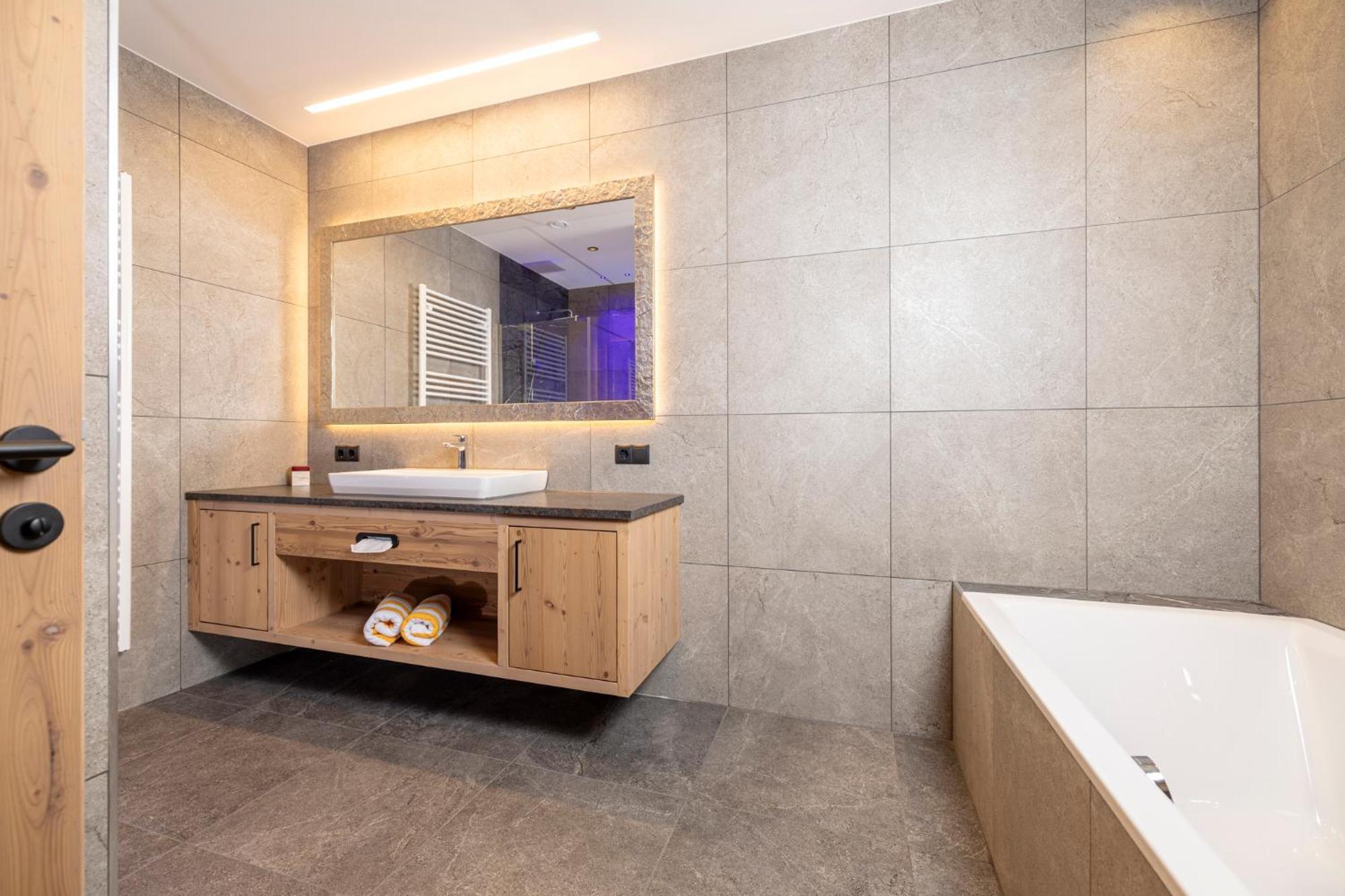 Thermal-Badhotel Kirchler Тукс Экстерьер фото
