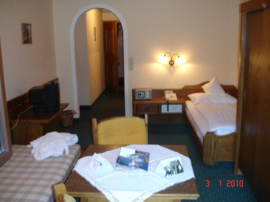 Thermal-Badhotel Kirchler Тукс Номер фото