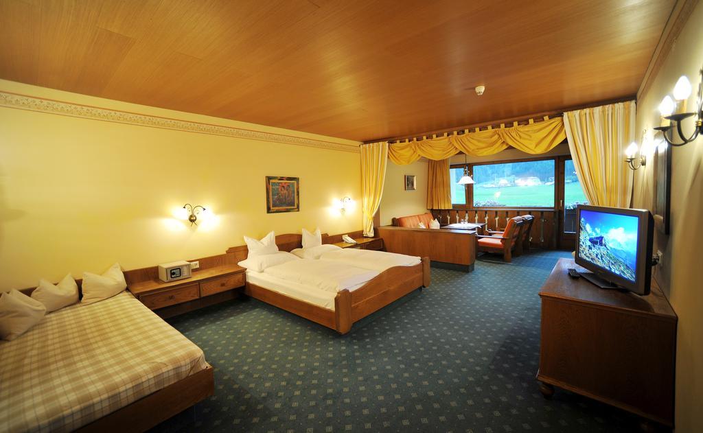 Thermal-Badhotel Kirchler Тукс Номер фото